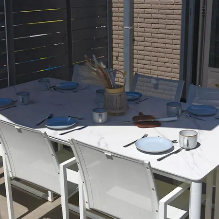 Appartement Maison 4 Entierement Renovee, Literie, Terrasse & Parking Gratuit A Nieuwpoort-stad By La Conciergerie *