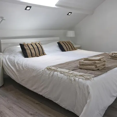 Maison 4 Entierement Renovee, Literie, Terrasse & Parking Gratuit A Nieuwpoort-stad By La Conciergerie Appartement