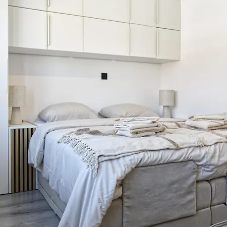 Maison 4 Entierement Renovee, Literie, Terrasse & Parking Gratuit A Nieuwpoort-stad By La Conciergerie *